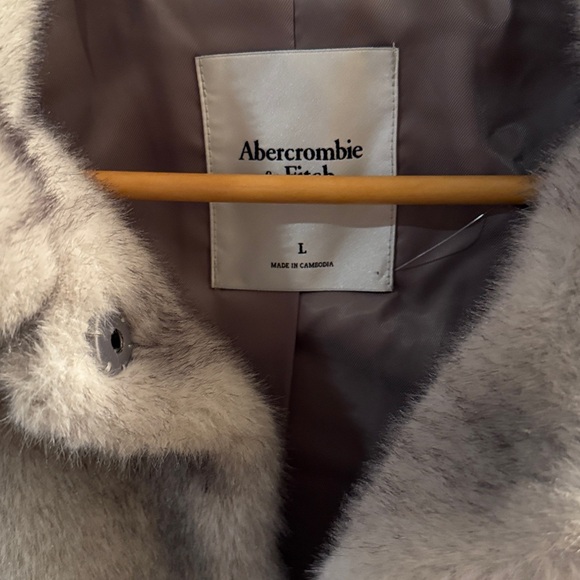 Abercrombie & Fitch Gray Faux Fur Coat - Picture 2 of 3